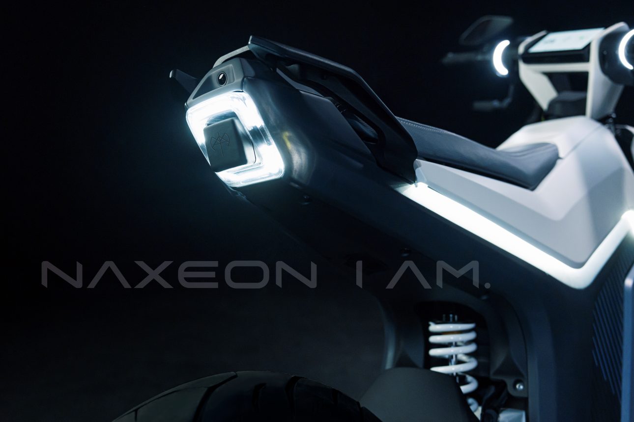 Naxeon I AM detail rückseite