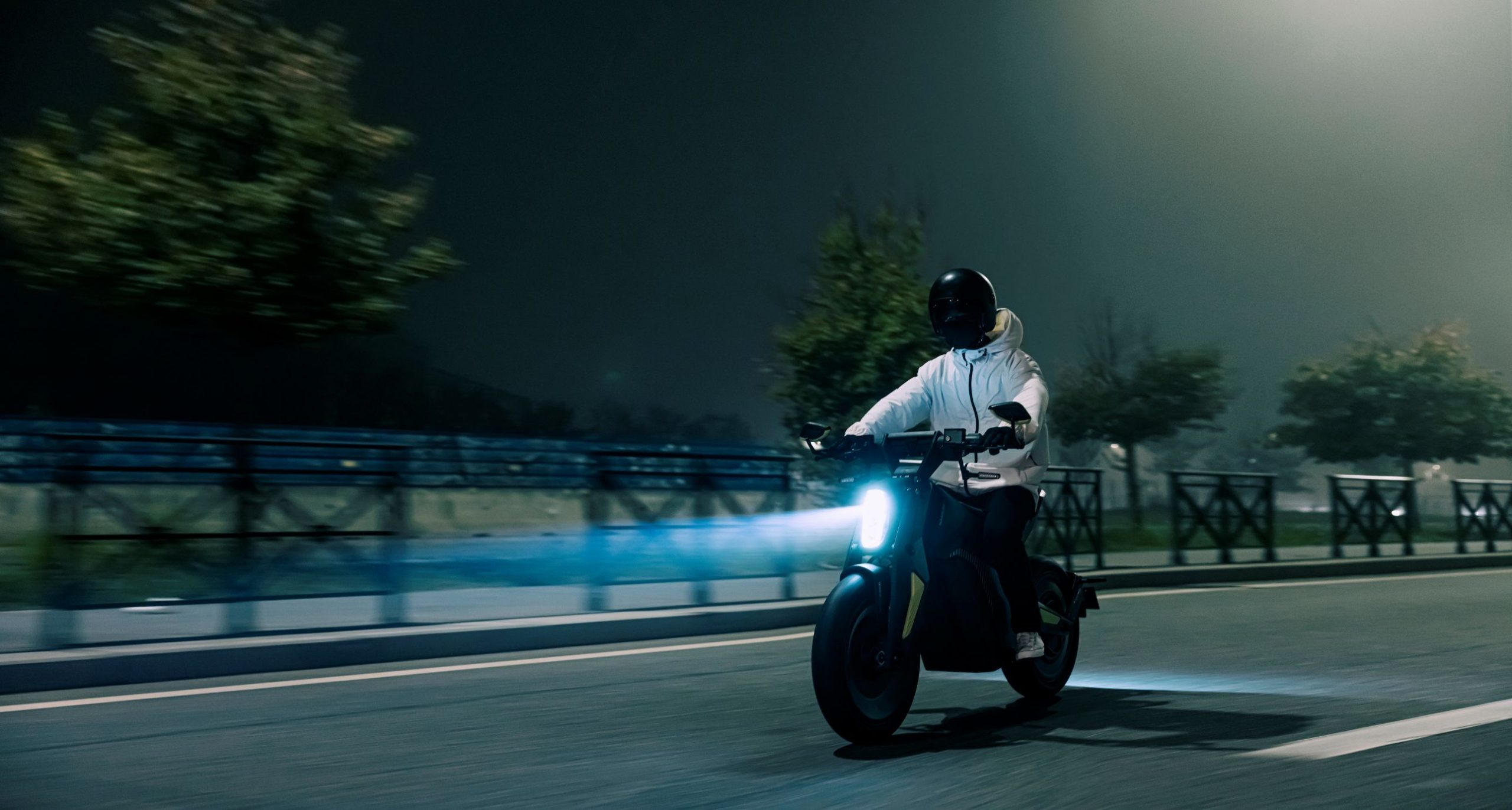 Naxeon I AM dynamisch. Nachtfahrt